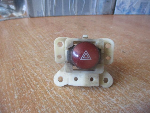 Botão / interruptor 4 piscas MITSUBISHI L 200 / Triton Pick Up (KA_T,
