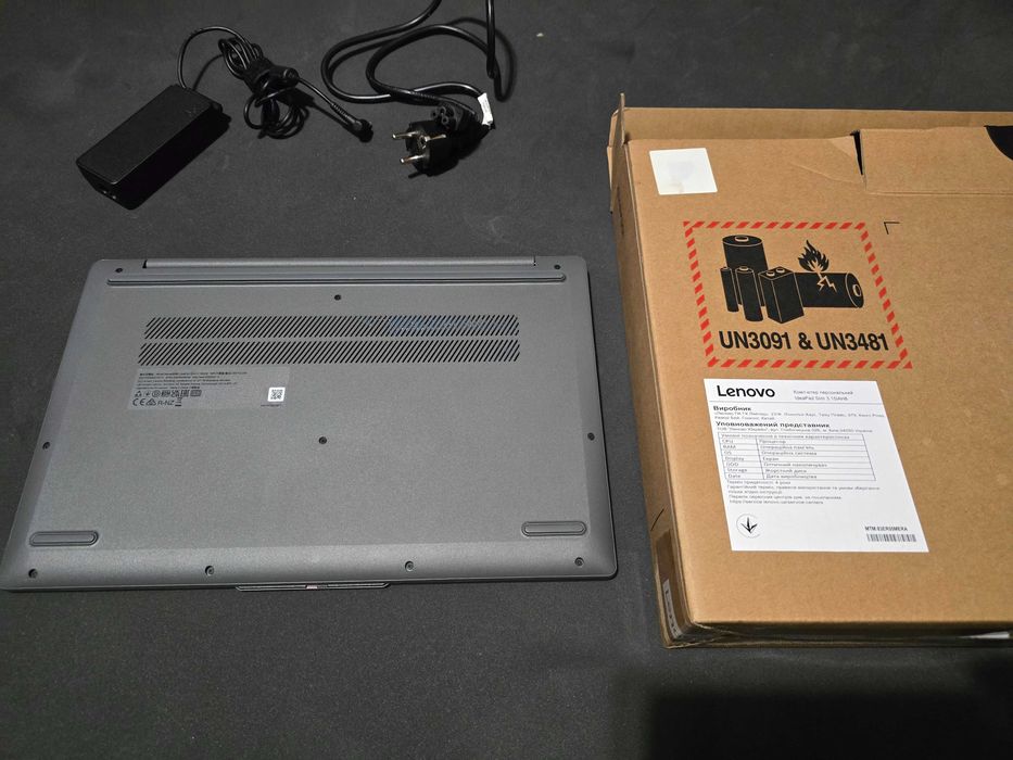 Ноутбук Lenovo Ideapad Slim 3 15IAH8 Arctic Grey (стан нового)