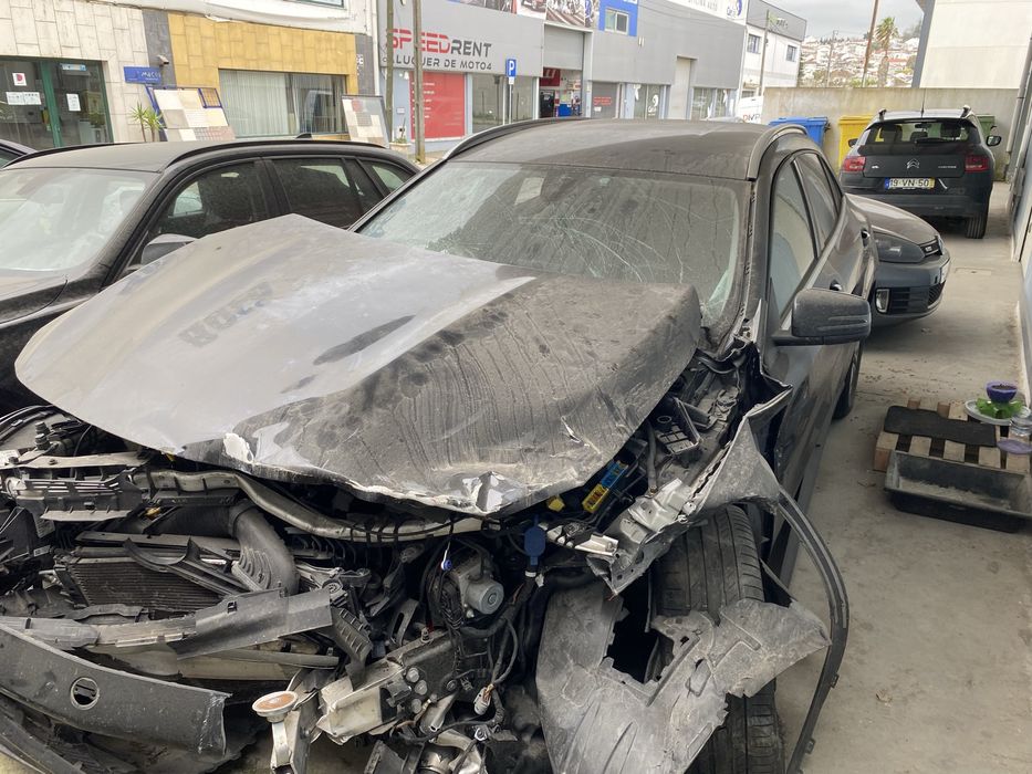Venda de salvados ou em peças - Mercedes GLA 180d
