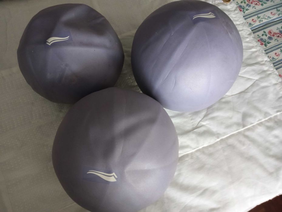 3 Bolas de fitness para pilates na cor lilás 25cm