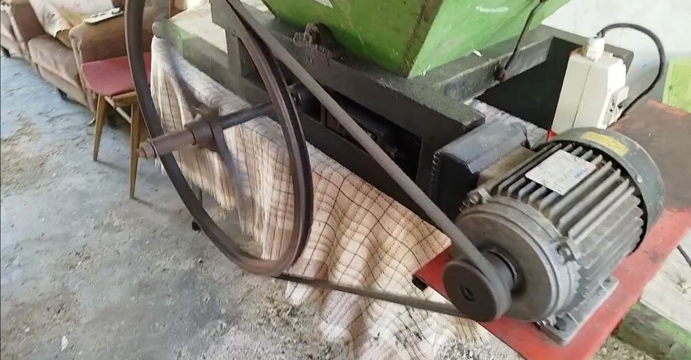 Esmagadora de uvas elétrica