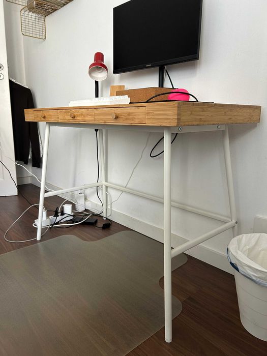 Secretária IKEA LILLÅSEN em Bambu – 3 Gavetas, Pernas Brancas