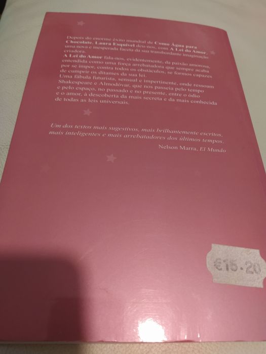 Livro da escritora Laura Esquível