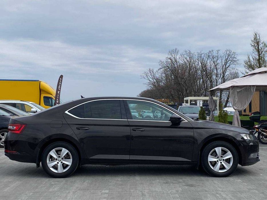 Skoda Superb 2019 Official