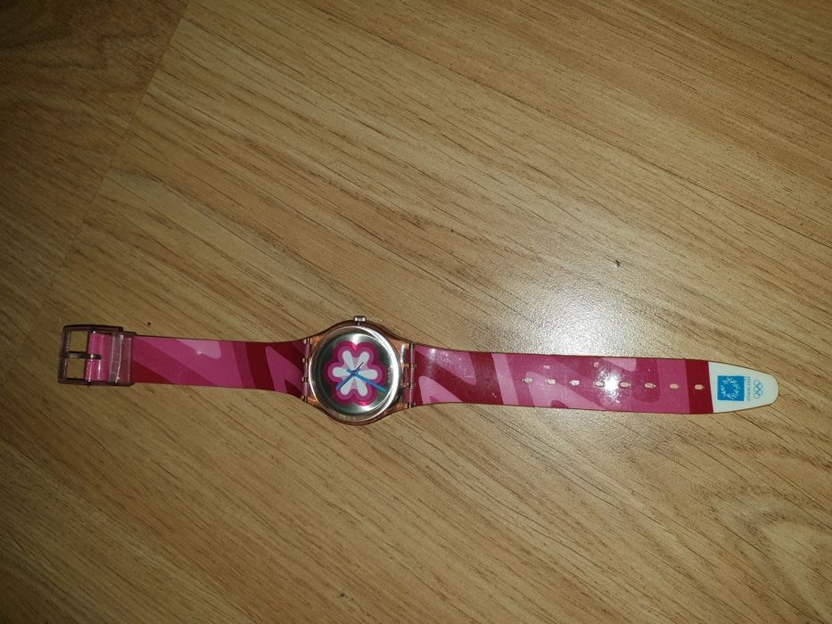 Vários relógios swatch