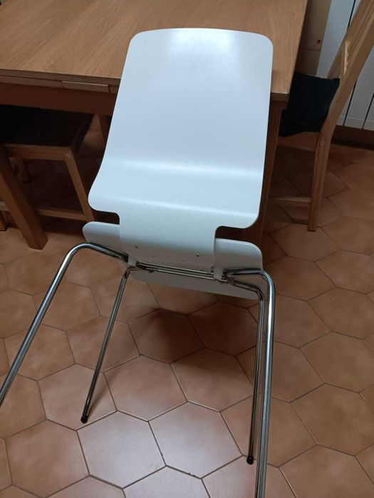 Cadeiras madeira brancas IKEA - espaço refeição