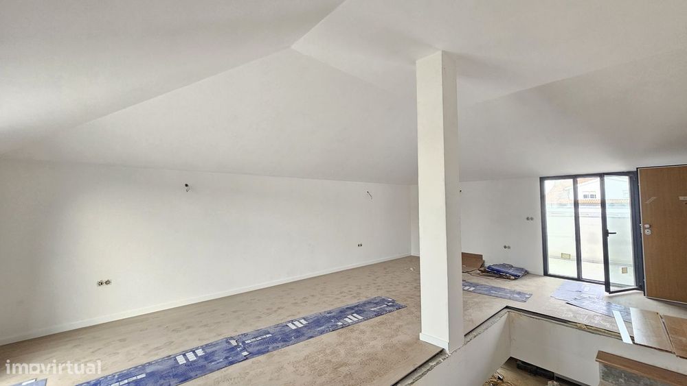 Apartamento | T2 | Duplex | 2 lugares de estacionamento