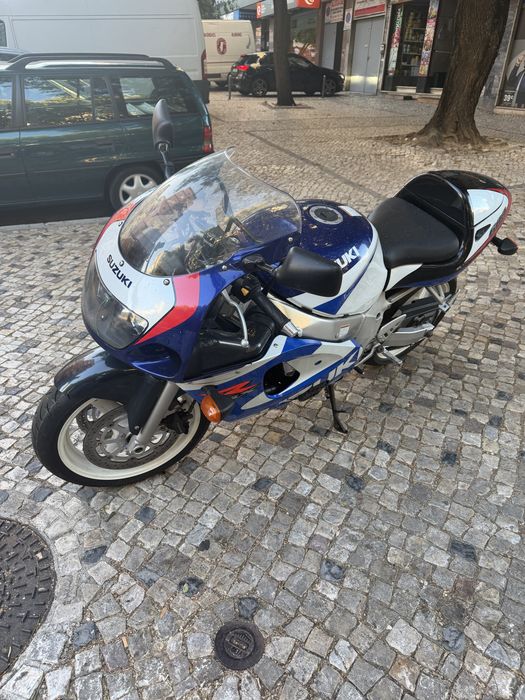 Moto suzuki reviçao feita este mes , com tudo novo 28410 kilomtros