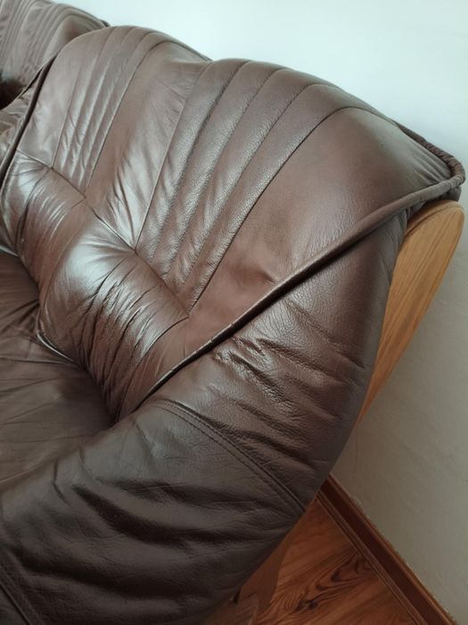 Skórzany zestaw wypoczynkowy na drewnianym, dębowym stelażu 3 + 2