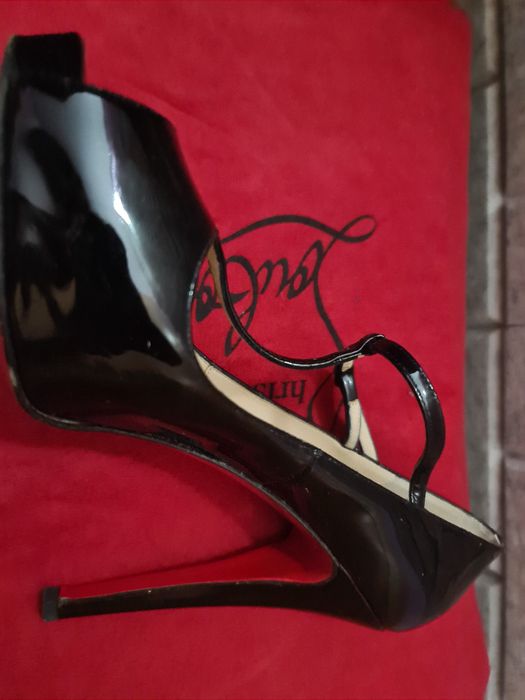 Sapatos Louboutin pump usados tamanho 37.5