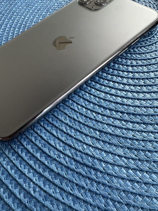 Продам IPhone 11 pro max 64gb