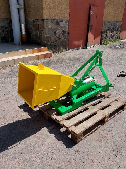 Шнековий подрібнювач гілок з кріпленням для автомобільного причепа