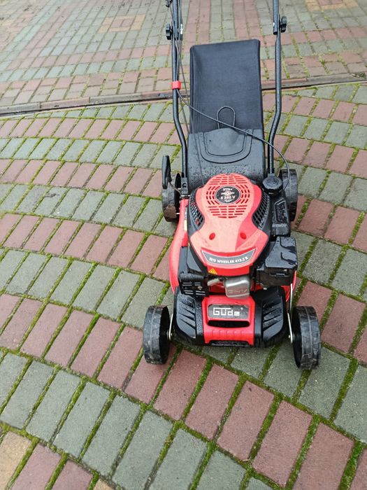 Газонокосарка Gude.