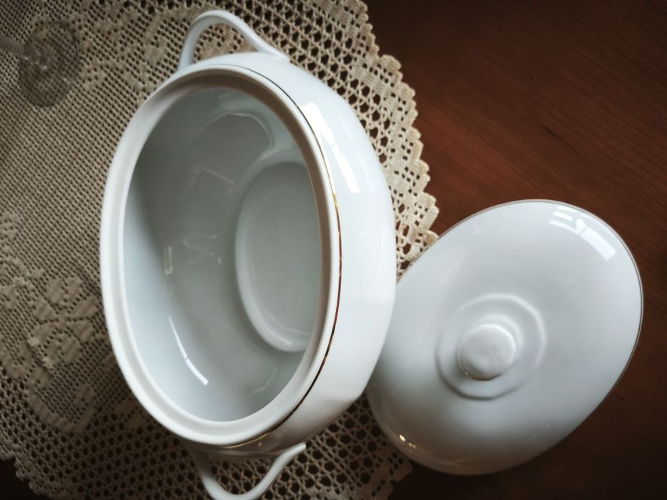 Serviço-Vista Alegre -Novo branco debruado a dourado