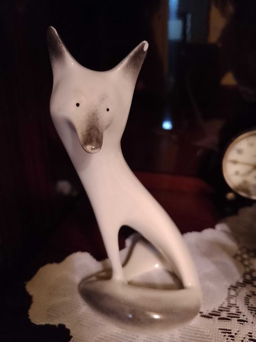 Siedzący lis figurka