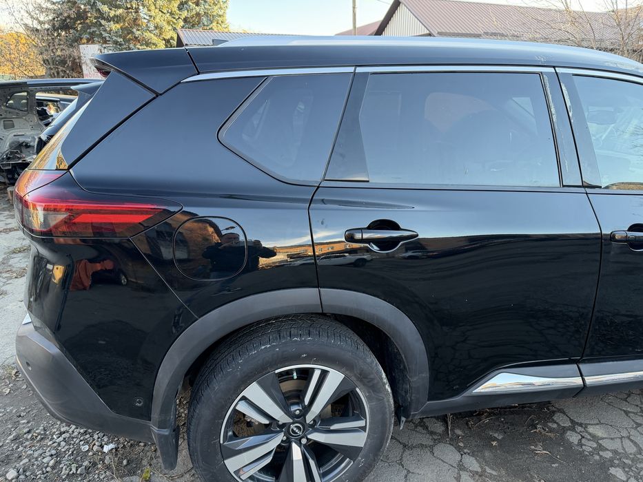 Продам двері Nissan Rogue T33 колір Kh3 чорний