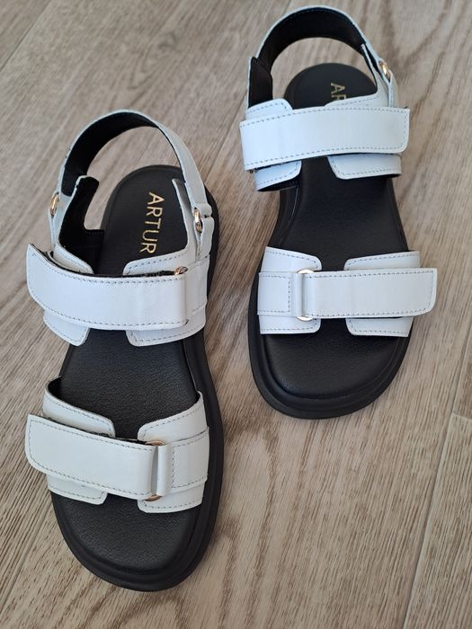 Босоніжки білі, 36-37 р., шкіряні