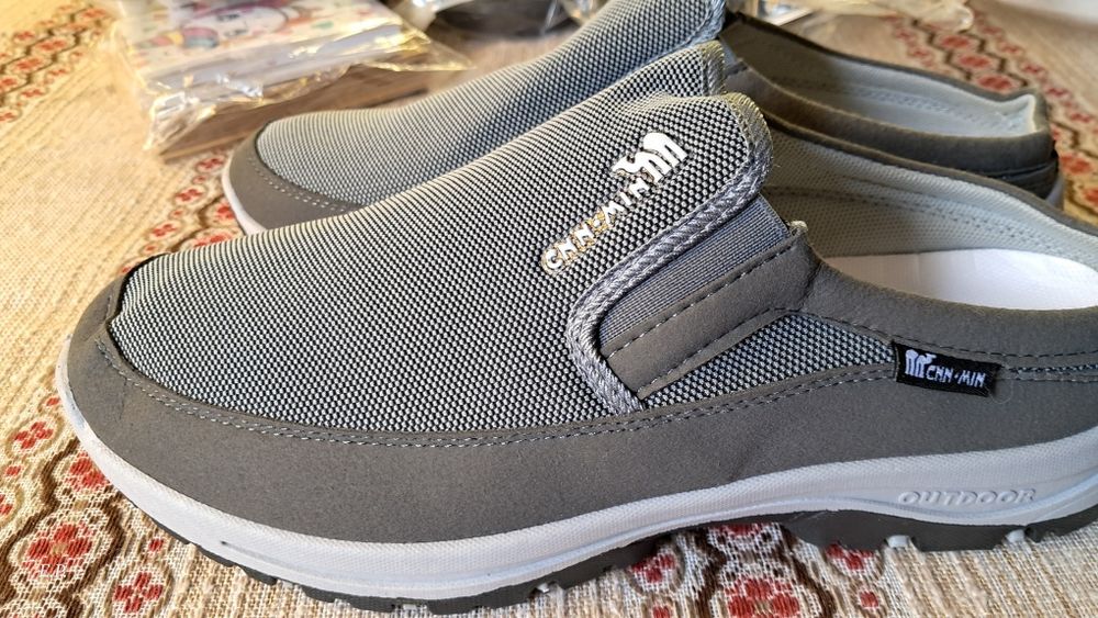 Buty sportowe wkładane klapki 42