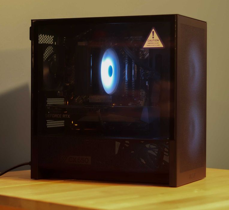 PC - AMD Ryzen 5600 + RTX 3060 ti - RAM 3200 Mhz - NZXT H3 Flow