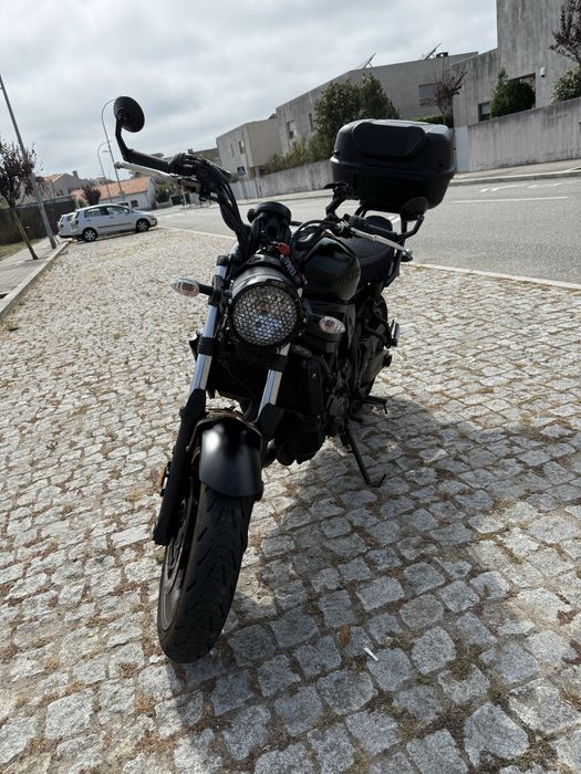 Yamaha xsr 700 55kw 2022 + top case e suporte GIVI