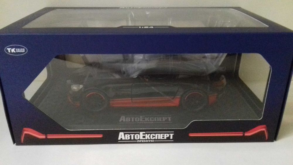 Металлопластиковая 1:24 модель  Mercedes-Benz Свет, звук,инерция GT69