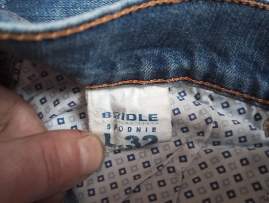 Bardzo fajne modne jeansy męskie firmy Bridle