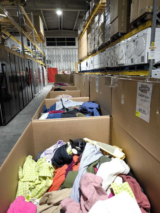 OFERTA ESPECIAL – LOTE MISTO DE ROUPA, CALÇADO E ACESSÓRIOS