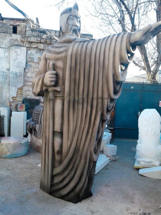 Объемные скульптуры и декор из пенопласта