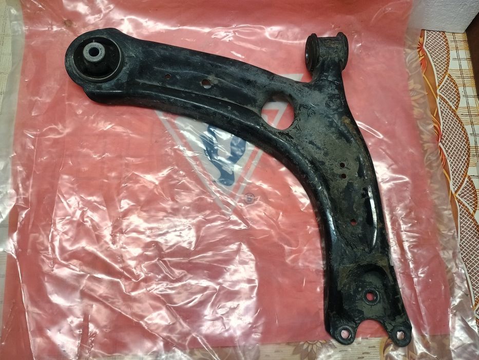 Важіль ричаг Tiguan 2 передній правий 3Q0407152G