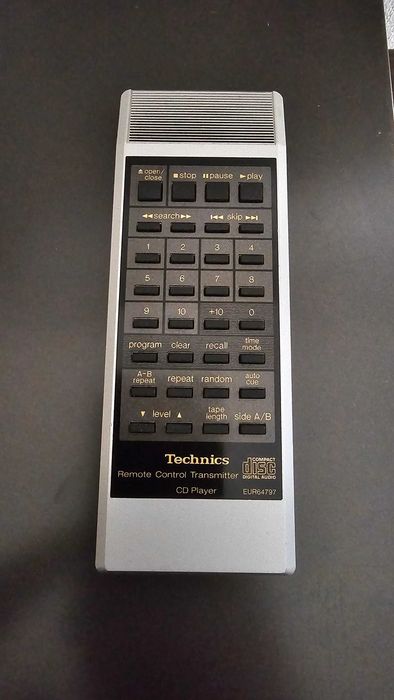 Odtwarzacz CD firmy TECHNICS model SL-P555 + Pilot.