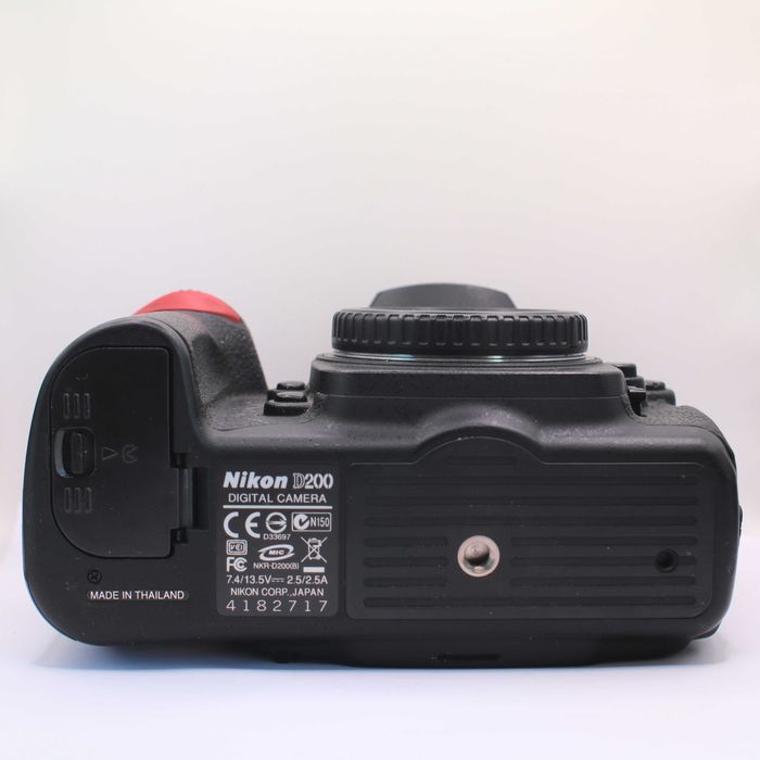 Nikon D200 DSLR - CCD Sensor - baixo shutter count
