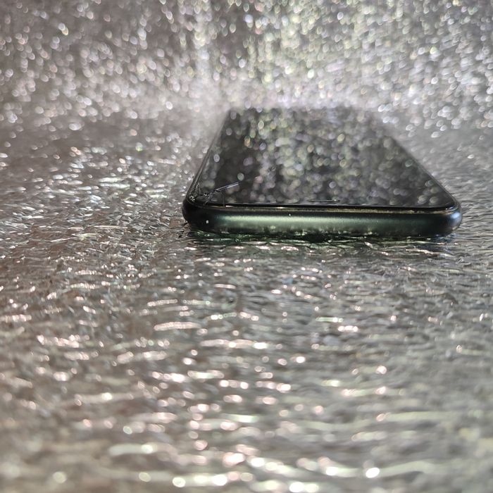 Продам Iphone XR неробочий