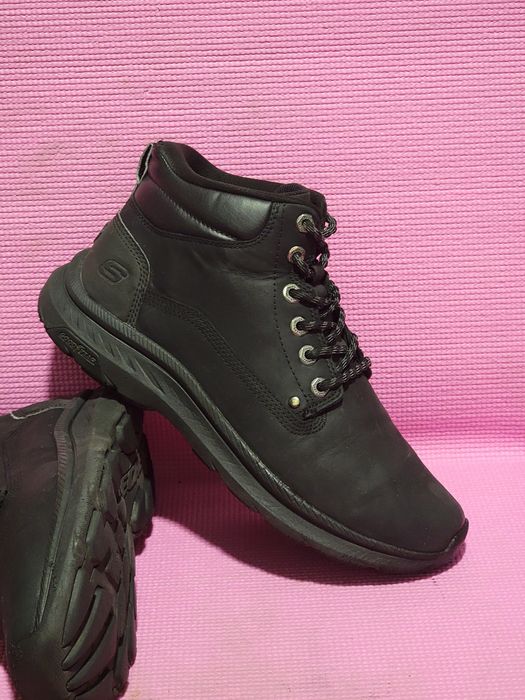 Устілка 28 см. Skechers шкіряні кросівки, легкі та зручні. Розмір 43