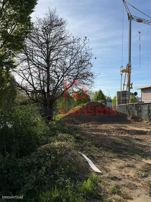 Lote de Terreno para Construção com 536m2 em Pombeiro Ribavizela, Felg
