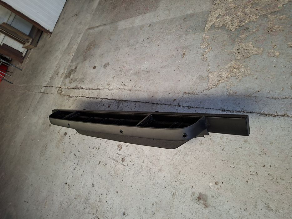 Бампер задній . підніжка - iveco daily   19 -25