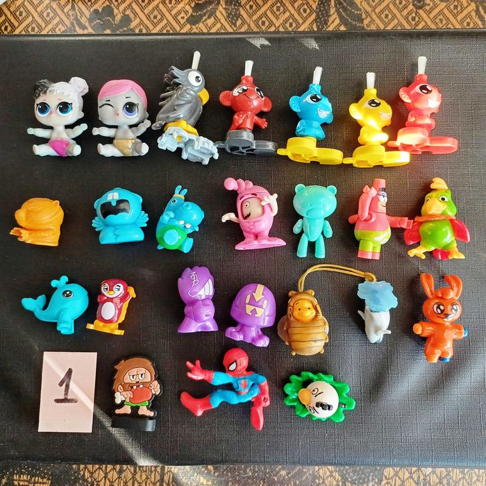 Игрушки, фигурки, человечки, животные, киндер, монстры