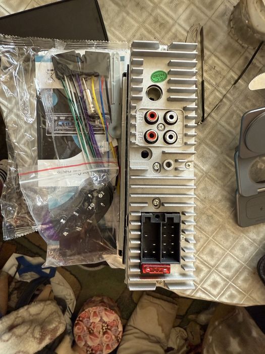 Nowe radjo  w kartonie i z pilotem