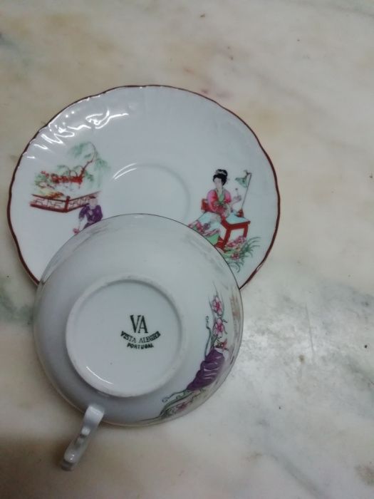 10 Chávenas e Pires em Porcelana