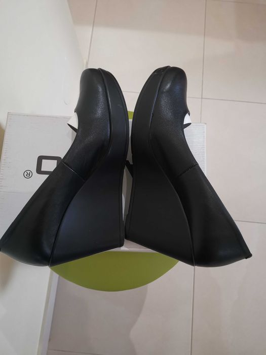 Czółenka półbuty skórzane na koturnie Karino 40 jak nowe