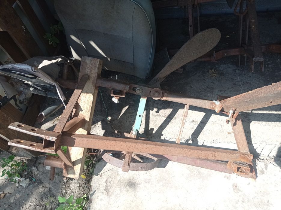 Плуг і культиватор