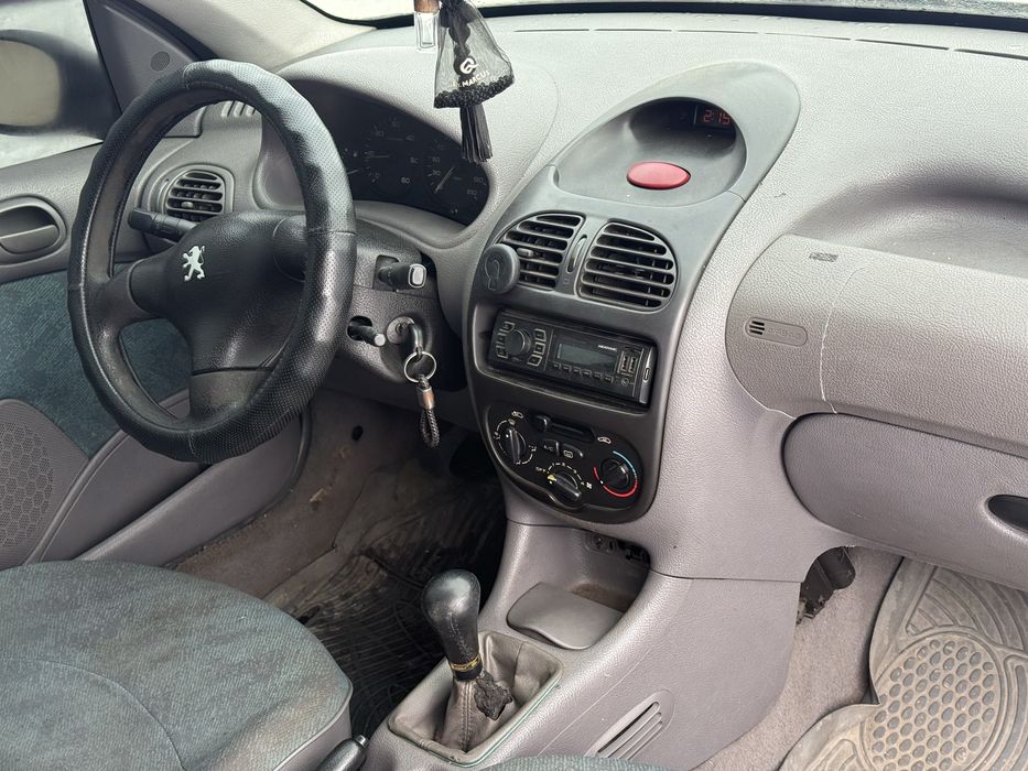 Peugeot 206 1.9дизель 2000року