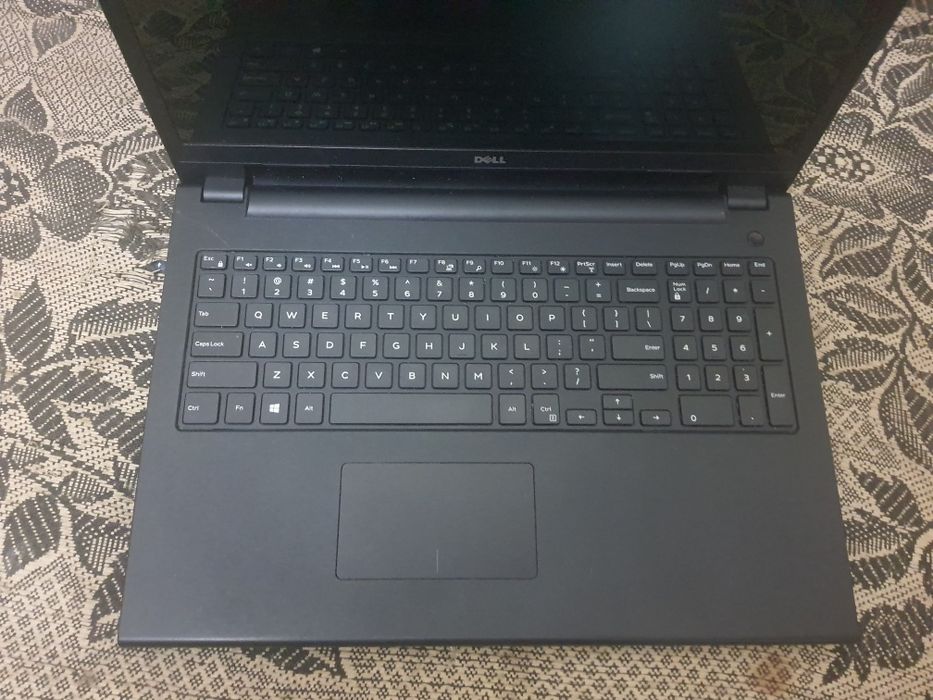 Продам НоутDell Inspirion15 3000 с процем AMD A6 4ядра.