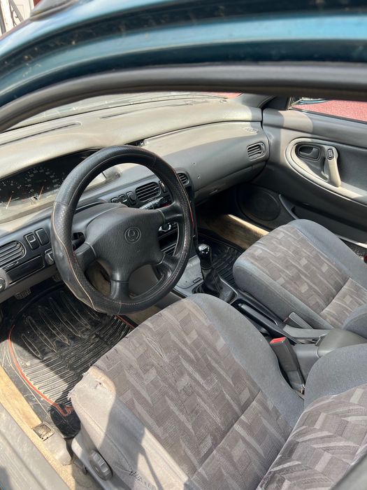 Автомобіль Мазда 626