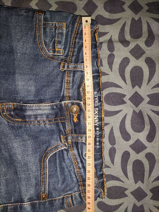 Calças de ganga Primark, tamanho 6/7 anos, modelo skinny