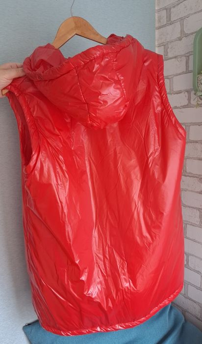 Жіночий жилет червоний
