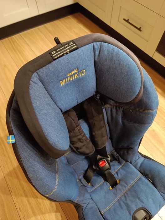 Fotelik samochodowy Axkid Minikid Bezwypadkowy,stan BDB  9-25 kg