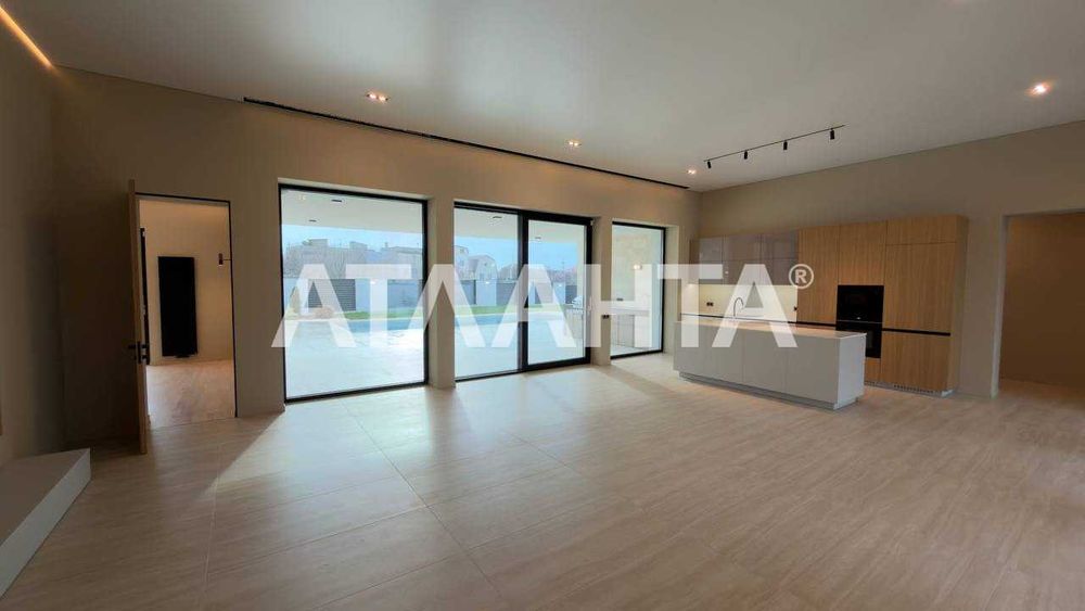 Одноэтажный дом элит класса на 10.66 сотках в Совиньоне