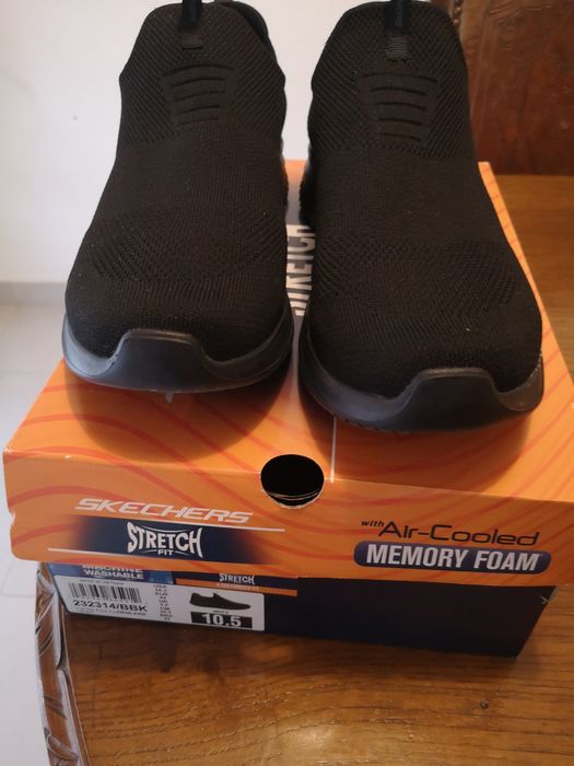 Ténis Sketchers novos dentro da caixa