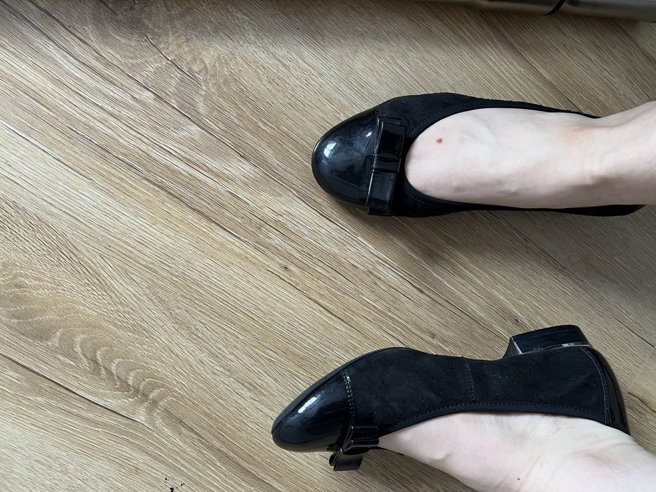 Baleriny Caprice na malym obcacie z gumką