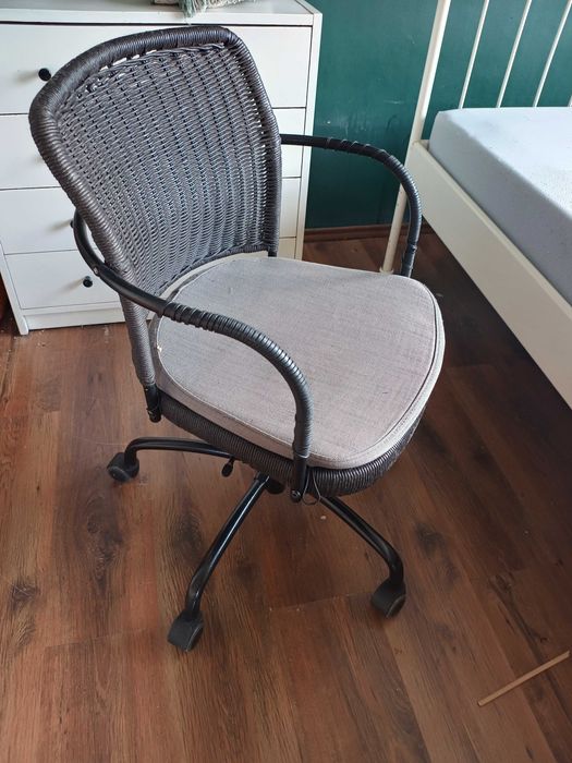 IKEA GREGOR wygodne rattanowe obrotowe